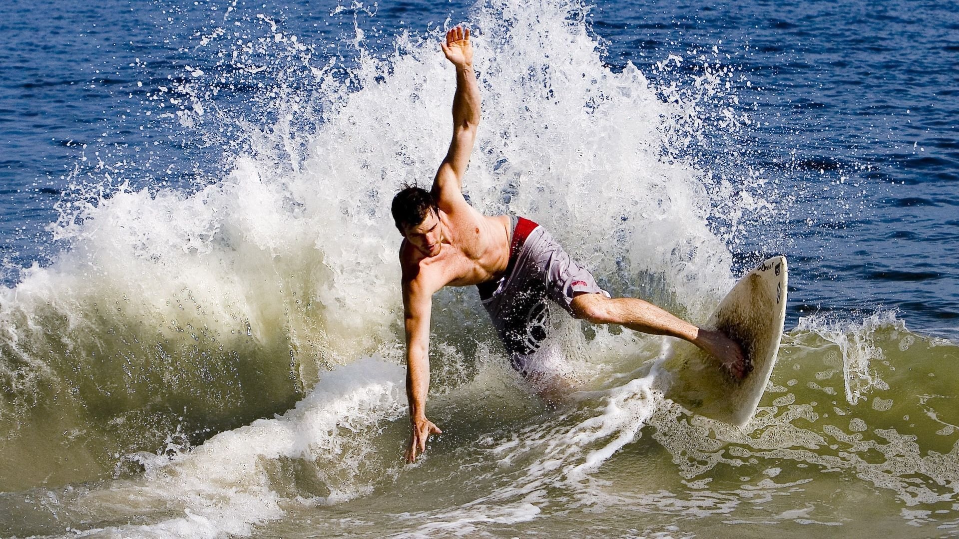 辽宁队对阵勇士,杰伦格林关键进球定乾坤,改写篮球历史的一夜