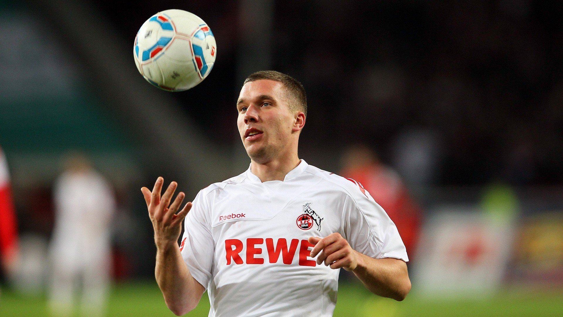 基耶萨爆发,荷兰连续得分压制玻利维亚,足球战术的降维打击