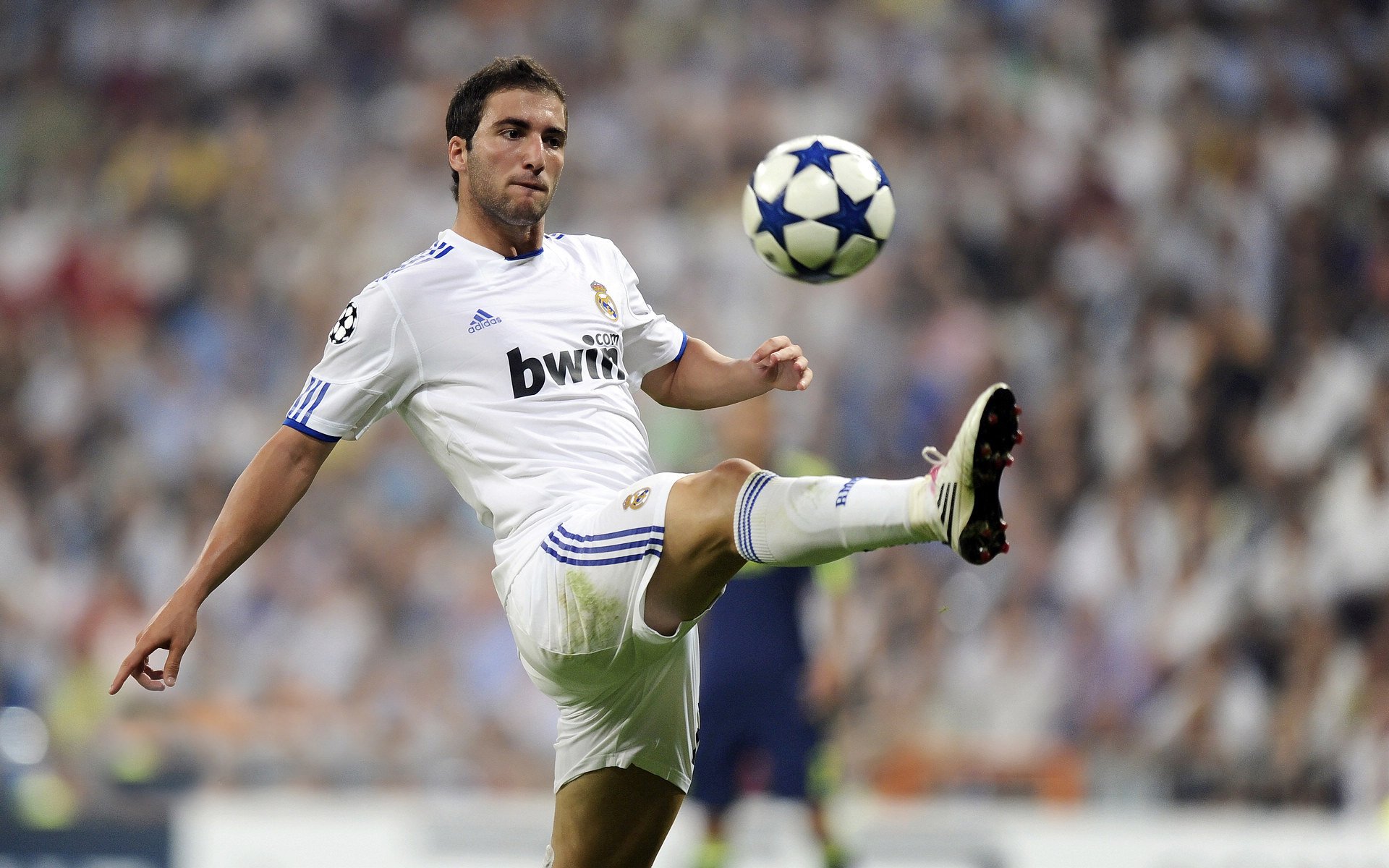 西甲国家德比焦点战,哥伦比亚加时取胜皇马,足球版图正在重绘