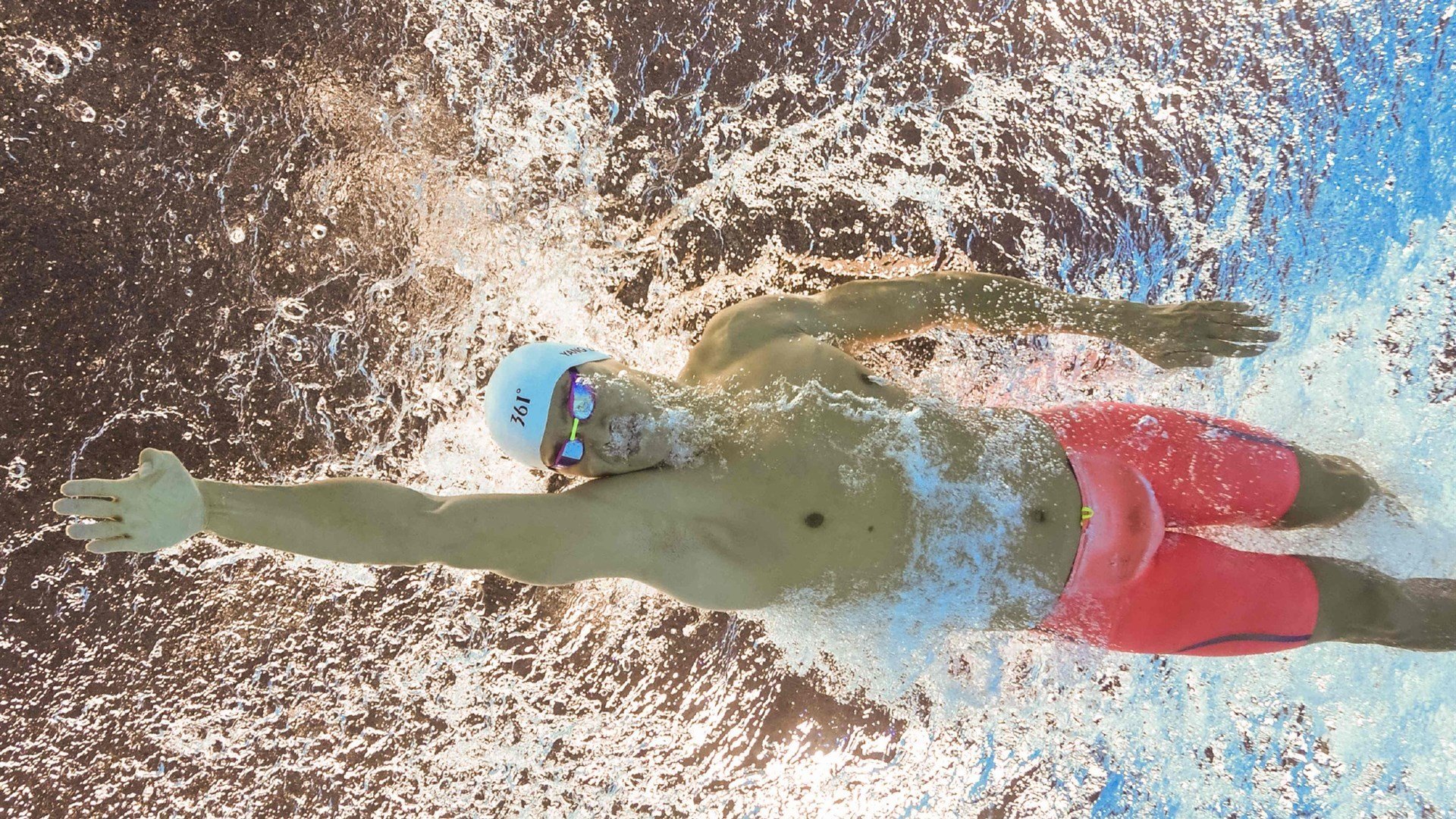 中国掀翻拜仁,当篮球的孤勇者撞碎足球的巴伐利亚神话